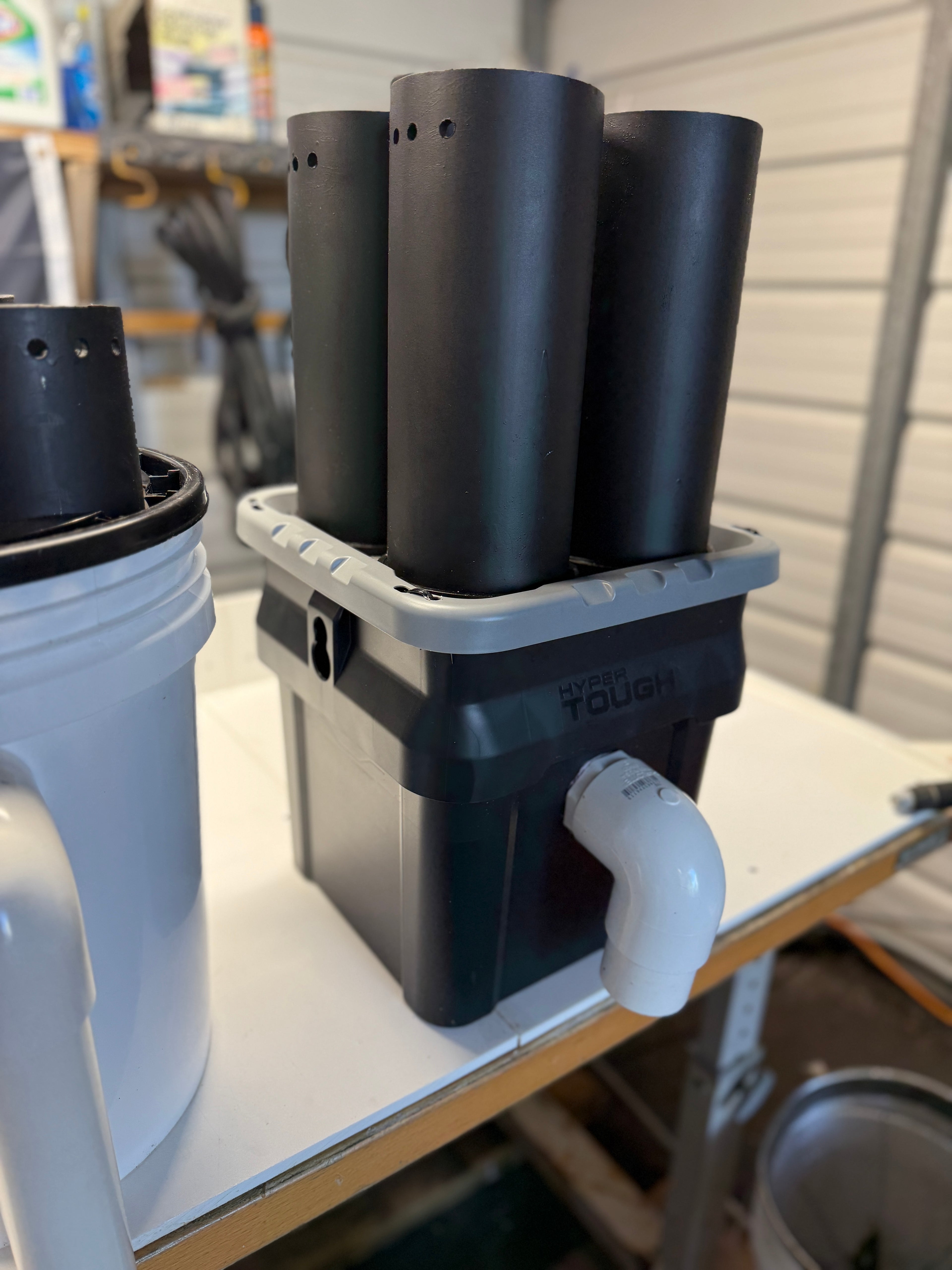 4" Tube Bucket with Transom Pump